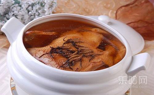 冬虫夏草蒸雄鸭